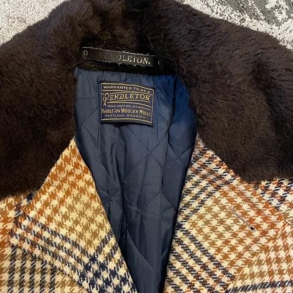 Vintage brown plaid houndstooth Pendleton, medium wool coat - Picture 4 of 11